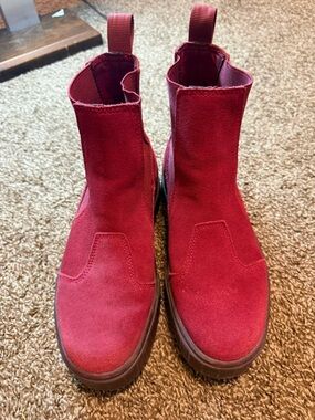 PUMA Women's Red Suede Chelsea Curtain Boots 7.5